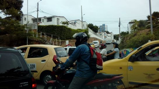 FLORIDABLANCA CAMBIOS DE SENTIDOS VIALES: VIDEO: Cambio de sentidos viales genera congestión en Molinos FLORIDABLANCA CAMBIOS DE SENTIDOS VIALES: VIDEO: Cambio de sentidos viales genera congestión en Molinos
