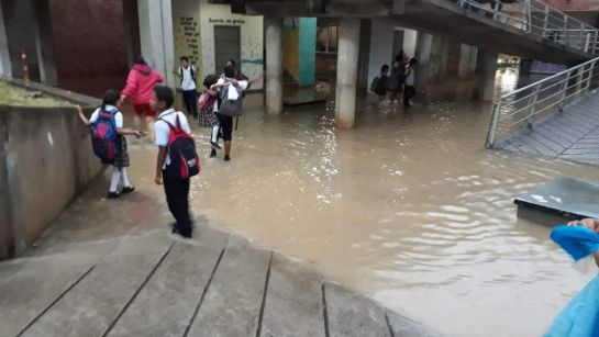 COLEGIO INFRAESTRUCTURA DENUNCIA HABITANTES EDUCADORES PADRES: Denuncian que colegio se cae a pedazos COLEGIO INFRAESTRUCTURA DENUNCIA HABITANTES EDUCADORES PADRES: Denuncian que colegio se cae a pedazos