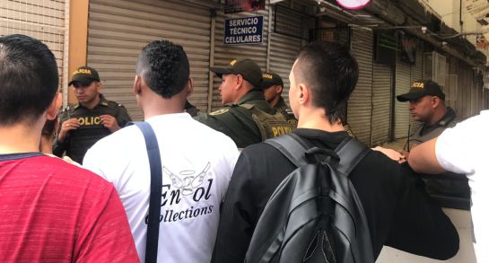 BUCARAMANGA COMERCIO CONTRABANDO: Policía busca contrabando en los Paisas BUCARAMANGA COMERCIO CONTRABANDO: Policía busca contrabando en los Paisas
