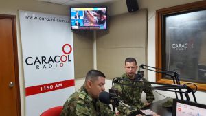 el comandante del Batallón de Servicios de la Octava Brigada del Ejército, Coronel Julián Rincón y el oficial Jhon Ferney Rincón de la oficina de comunicaciones el comandante del Batallón de Servicios de la Octava Brigada del Ejército, Coronel Julián Rincón y el oficial Jhon Ferney Rincón de la oficina de comunicaciones