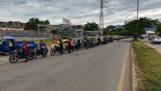 Trafico de gasolina en Cúcuta: Hay emergencia por escasez de gasolina en Cúcuta y La Guajira Trafico de gasolina en Cúcuta: Hay emergencia por escasez de gasolina en Cúcuta y La Guajira