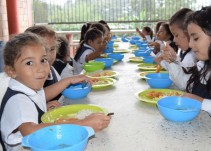 Sobrecostos en menajes de comedores escolares
