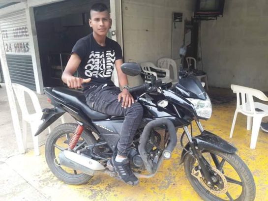 Fallece campesino menor de edad: Murió un menor campesino en un desalojo de la policía en Caloto-Cauca Fallece campesino menor de edad: Murió un menor campesino en un desalojo de la policía en Caloto-Cauca
