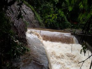 Creciente del río en Quimbaya que tiene sin agua a esa localidad Creciente del río en Quimbaya que tiene sin agua a esa localidad