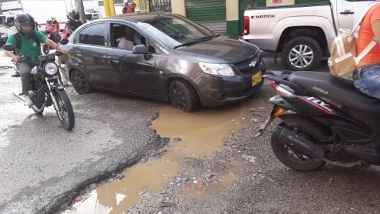 Huecos en Ibagué: Conductores señalan que varias vías son un peligro en Ibagué Huecos en Ibagué: Conductores señalan que varias vías son un peligro en Ibagué