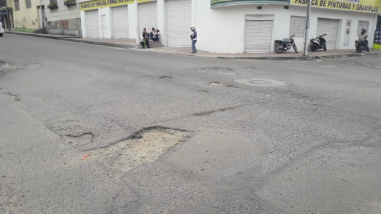 Huecos en Ibagué: Conductores señalan que varias vías son un peligro en Ibagué Huecos en Ibagué: Conductores señalan que varias vías son un peligro en Ibagué
