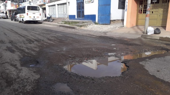 Huecos en Ibagué: Conductores señalan que varias vías son un peligro en Ibagué Huecos en Ibagué: Conductores señalan que varias vías son un peligro en Ibagué