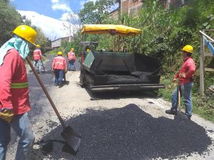 Desde hace varios años la comunidad de este sector reclamaba el arreglo de la vía. Desde hace varios años la comunidad de este sector reclamaba el arreglo de la vía.