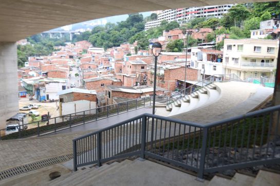 BUCARAMANGA TEATRO URBANISMO COMUNA 9: Hay un teatro debajo del viaducto García Cadena BUCARAMANGA TEATRO URBANISMO COMUNA 9: Hay un teatro debajo del viaducto García Cadena