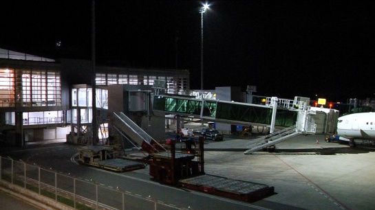 Un hombre se suicida dentro del baño de un avión Un hombre se suicida dentro del baño de un avión