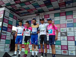 Egan Bernal en el podio durante la penúltima etapa de la Colombia Oro y Paz en Salento, Quindío en 2018 Egan Bernal en el podio durante la penúltima etapa de la Colombia Oro y Paz en Salento, Quindío en 2018