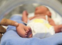 Denuncian presunta negligencia médica en atención a niño, tres años de edad