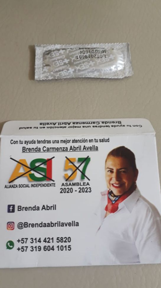 CONDONES CAMPAÑA ASAMBLEA SANTANDER: Candidata a la Asamblea entrega condones CONDONES CAMPAÑA ASAMBLEA SANTANDER: Candidata a la Asamblea entrega condones