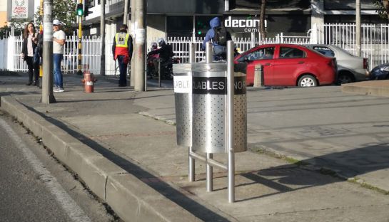 Canecas en Bogotá: Sin tapas canecas nuevas en la Avenida Caracas Canecas en Bogotá: Sin tapas canecas nuevas en la Avenida Caracas