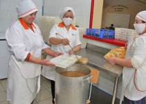 Manipuladoras de alimentos del PAE en Quindío denuncian retraso en pagos
