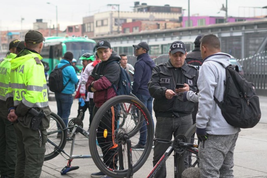 Sellan establecimientos comercial: Cierran más de 20 establecimientos en operativos en Kennedy Sellan establecimientos comercial: Cierran más de 20 establecimientos en operativos en Kennedy