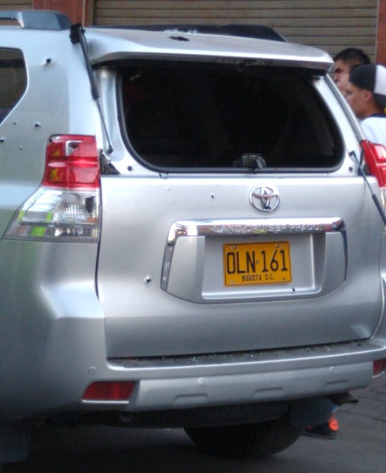 Atacan a policías en Bogotá: A policías en Bogotá los atacaron en camioneta con placas oficiales Atacan a policías en Bogotá: A policías en Bogotá los atacaron en camioneta con placas oficiales