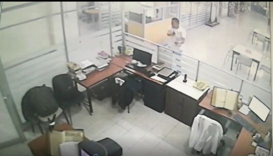 Imágen del video de seguridad de la Biblioteca Pública de Manizales Imágen del video de seguridad de la Biblioteca Pública de Manizales