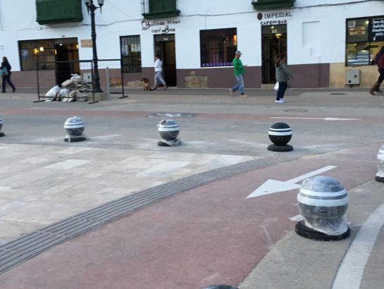 De alcaldada y chambonada califican a bolardos de plaza de Bolívar de Tunja: De alcaldada y chambonada califican a bolardos de plaza de Bolívar de Tunja De alcaldada y chambonada califican a bolardos de plaza de Bolívar de Tunja: De alcaldada y chambonada califican a bolardos de plaza de Bolívar de Tunja