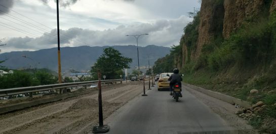GIRÓN BUCARAMANGA OBRAS REPARCHEO VIAL CONGESTIONES: Reparcheo vial, causa de trancones en autopista a Girón GIRÓN BUCARAMANGA OBRAS REPARCHEO VIAL CONGESTIONES: Reparcheo vial, causa de trancones en autopista a Girón
