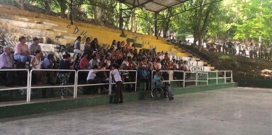 Padres en Dagua protestan: Padres de estudiantes en Dagua dicen que espíritu se apoderó de sus hijos Padres en Dagua protestan: Padres de estudiantes en Dagua dicen que espíritu se apoderó de sus hijos