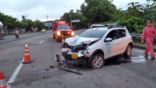 BARRANCABERMEJA ACCIDENTES DE TRÁNSITO BOMBEROS: ¿Y dónde está el conductor? BARRANCABERMEJA ACCIDENTES DE TRÁNSITO BOMBEROS: ¿Y dónde está el conductor?