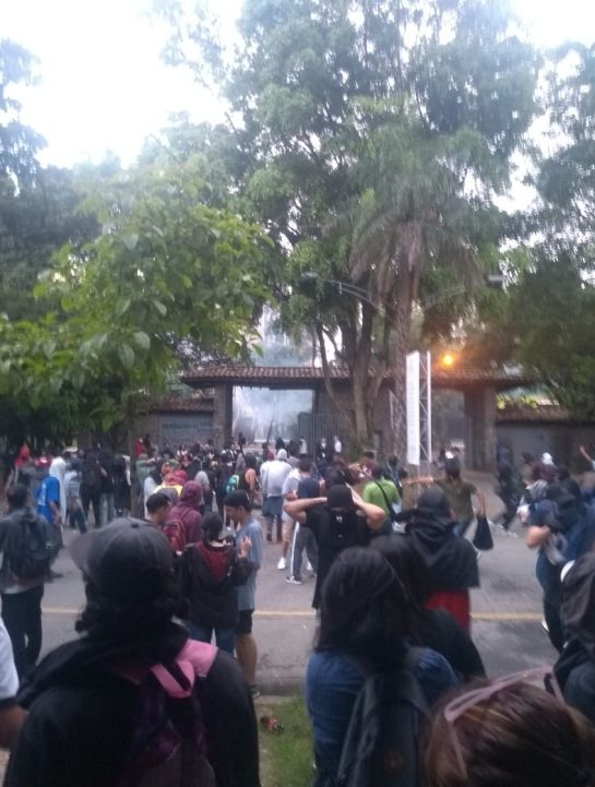 encapuchados enlodaron marcha pacífica: Encapuchados destruyeron varias motos del tránsito en Medellín encapuchados enlodaron marcha pacífica: Encapuchados destruyeron varias motos del tránsito en Medellín