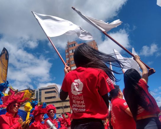 Festival “Ni con el pétalo de una rosa”: La ciclovía de Bogotá se suma a la lucha contra la violencia de las mujeres Festival “Ni con el pétalo de una rosa”: La ciclovía de Bogotá se suma a la lucha contra la violencia de las mujeres