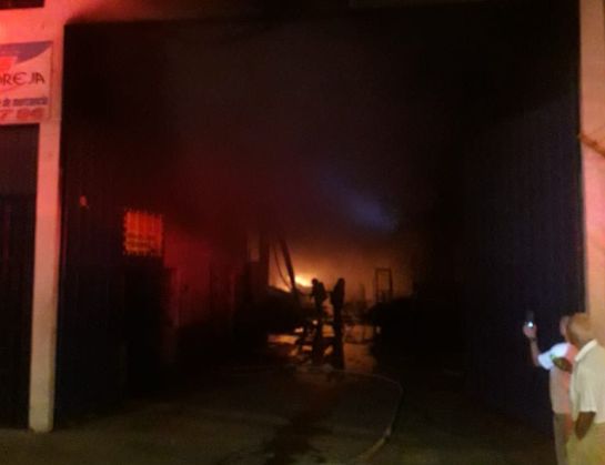 Incendio barrio Ricaurte: Fuerte incendio estructural en Ibagué Incendio barrio Ricaurte: Fuerte incendio estructural en Ibagué