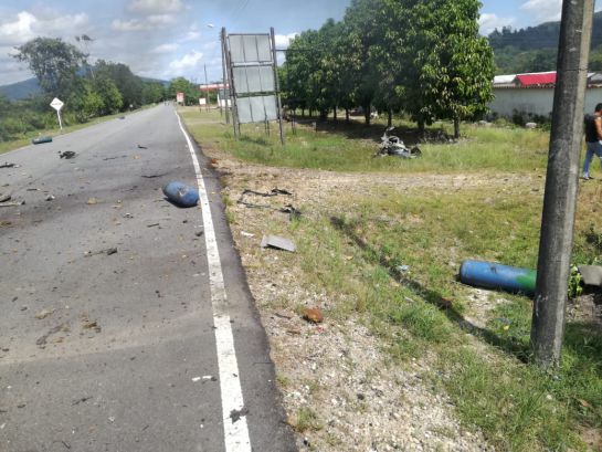 Carrobomba del ELN dejó 3 soldados heridos en Cubará, Boyacá: Carrobomba del ELN dejó 3 soldados heridos en Cubará, Boyacá Carrobomba del ELN dejó 3 soldados heridos en Cubará, Boyacá: Carrobomba del ELN dejó 3 soldados heridos en Cubará, Boyacá