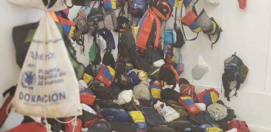 BUCARAMANGA OBRA DE ARTE MIGRANTES VENEZUELA: La obra de arte hecha con morrales de venezolanos BUCARAMANGA OBRA DE ARTE MIGRANTES VENEZUELA: La obra de arte hecha con morrales de venezolanos