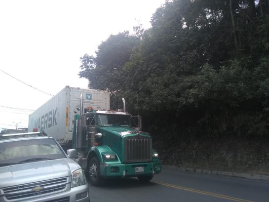 Cierre vía La Línea: Transportadores afectados por problemas de movilidad en la vía a La Línea Cierre vía La Línea: Transportadores afectados por problemas de movilidad en la vía a La Línea
