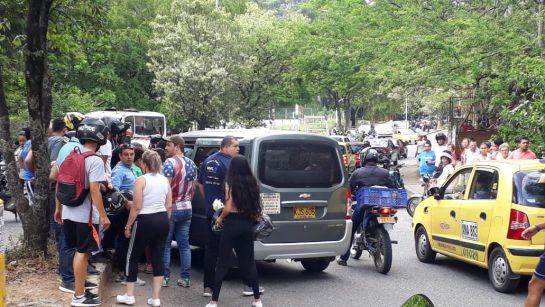FLORIDABLANCA INSEGURIDAD SICARIATO HOMICIDIOS POLICÍA: VIDEO: Sicarios atentan contra tres personas FLORIDABLANCA INSEGURIDAD SICARIATO HOMICIDIOS POLICÍA: VIDEO: Sicarios atentan contra tres personas
