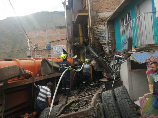 Accidente vía Rumichaca - Pasto: Tres muertos deja choque de una volqueta en la vía Rumichaca - Pasto Accidente vía Rumichaca - Pasto: Tres muertos deja choque de una volqueta en la vía Rumichaca - Pasto