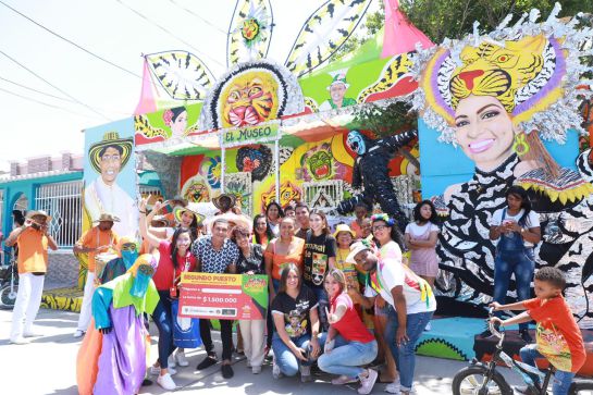 Casas en Carnaval: Las casas se visten de alegría en el Carnaval de Barranquilla Casas en Carnaval: Las casas se visten de alegría en el Carnaval de Barranquilla