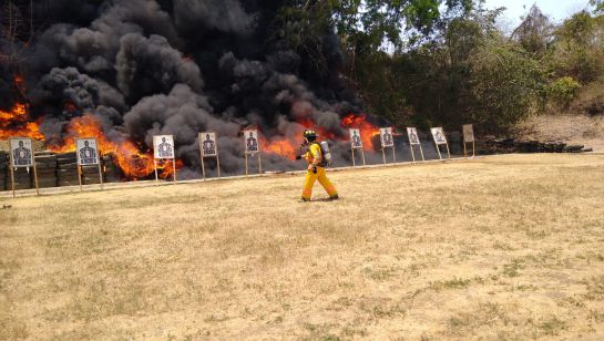 Incendios en Coveñas: Denuncian quema de llantas en la base de entrenamiento militar en Coveñas Incendios en Coveñas: Denuncian quema de llantas en la base de entrenamiento militar en Coveñas