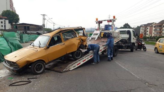 Floridablanca Emergencia Coronavirus Tránsito Accidentes: Insólito: No hay carros por la autopista y hubo un choque múltiple Floridablanca Emergencia Coronavirus Tránsito Accidentes: Insólito: No hay carros por la autopista y hubo un choque múltiple