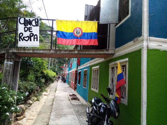 Comunidad ayudas alimentos mercados Bucaramanga: VIDEO: Con banderas rojas comunidad clama ayudas Comunidad ayudas alimentos mercados Bucaramanga: VIDEO: Con banderas rojas comunidad clama ayudas