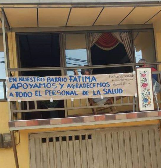 Apoyo de vecinos a enfermero en Manizales Apoyo de vecinos a enfermero en Manizales