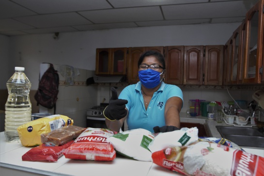 Ayudas en alimentación de surtigas: Surtigas entrega más de 27.000 ayudas humanitarias de Cartagena y Montería. Ayudas en alimentación de surtigas: Surtigas entrega más de 27.000 ayudas humanitarias de Cartagena y Montería.