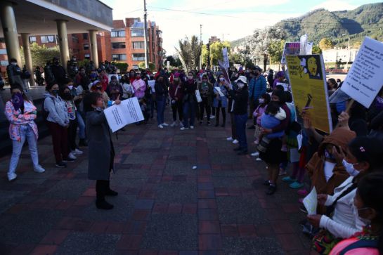 Noticias Bogotá: (Fotos) Protestas por violación de niña indigena en Bogotá Noticias Bogotá: (Fotos) Protestas por violación de niña indigena en Bogotá