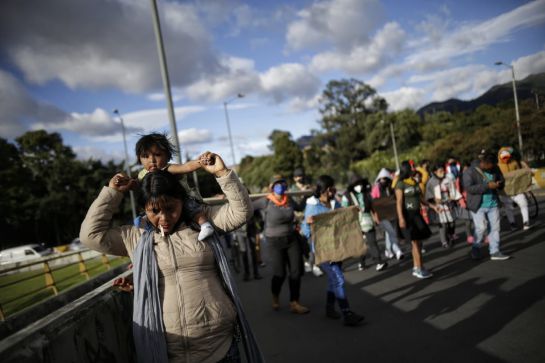 Noticias Bogotá: (Fotos) Protestas por violación de niña indigena en Bogotá Noticias Bogotá: (Fotos) Protestas por violación de niña indigena en Bogotá
