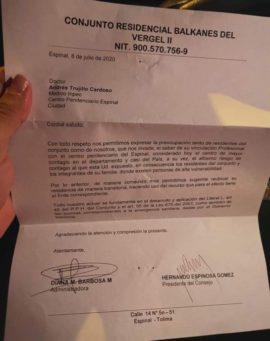 Un médico debe dejar su casa por solicitud de sus vecinos Un médico debe dejar su casa por solicitud de sus vecinos