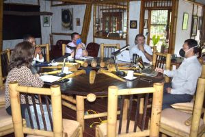 Reunión entre directivas de la CRQ y el Jardín Botánico del Quindío Reunión entre directivas de la CRQ y el Jardín Botánico del Quindío