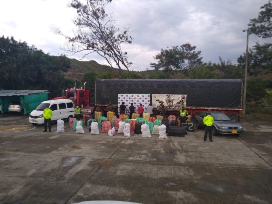 Incautan dos toneladas de marihuana en las vías del Valle del Cauca: Golpe al narcotráfico: detienen tractomula con dos toneladas de marihuana Incautan dos toneladas de marihuana en las vías del Valle del Cauca: Golpe al narcotráfico: detienen tractomula con dos toneladas de marihuana