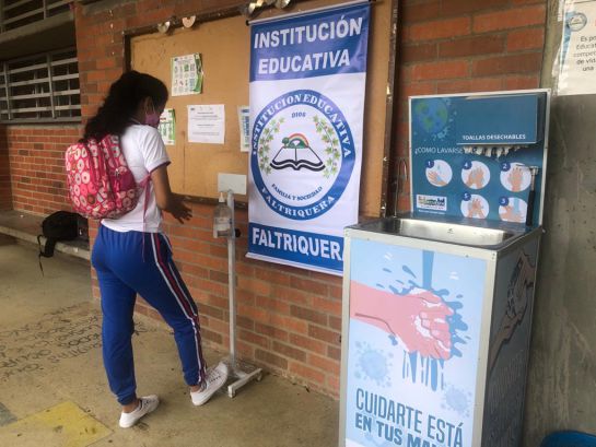 Bucaramanga Colegios Coronavirus Maestros Piedecuesta Alternancia: VIDEO: Así fue el regreso a clases de los primeros estudiantes Bucaramanga Colegios Coronavirus Maestros Piedecuesta Alternancia: VIDEO: Así fue el regreso a clases de los primeros estudiantes