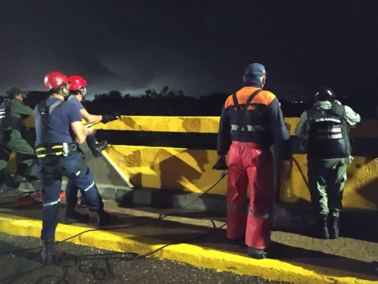 Creciente de los ríos en la zona de frontera y Cúcuta con emergencias: Rescatan hombre en creciente del río entre Colombia y Venezuela Creciente de los ríos en la zona de frontera y Cúcuta con emergencias: Rescatan hombre en creciente del río entre Colombia y Venezuela