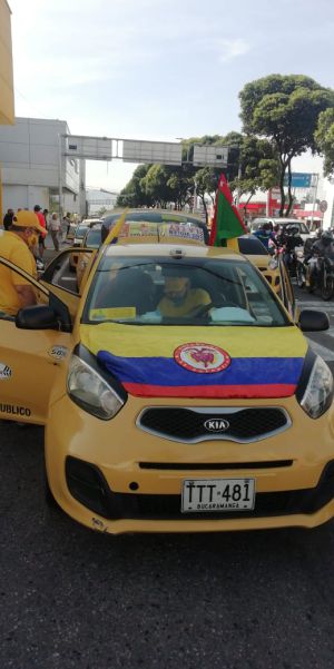 Comenzó la caravana de taxistas en cuatro puntos del área: Plantón de taxistas en el parque García Rovira Comenzó la caravana de taxistas en cuatro puntos del área: Plantón de taxistas en el parque García Rovira