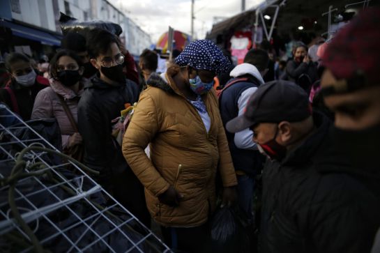 (VIDEOS) Compras navideñas en Bogotá: Con 'fumigaciones' pretenden controlar aglomeraciones en San Victorino (VIDEOS) Compras navideñas en Bogotá: Con 'fumigaciones' pretenden controlar aglomeraciones en San Victorino