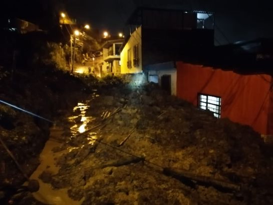 Deslizamiento en el barrio Carlos Parra de Chinchiná Deslizamiento en el barrio Carlos Parra de Chinchiná